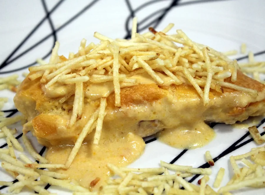 Frango cremoso com batata palha